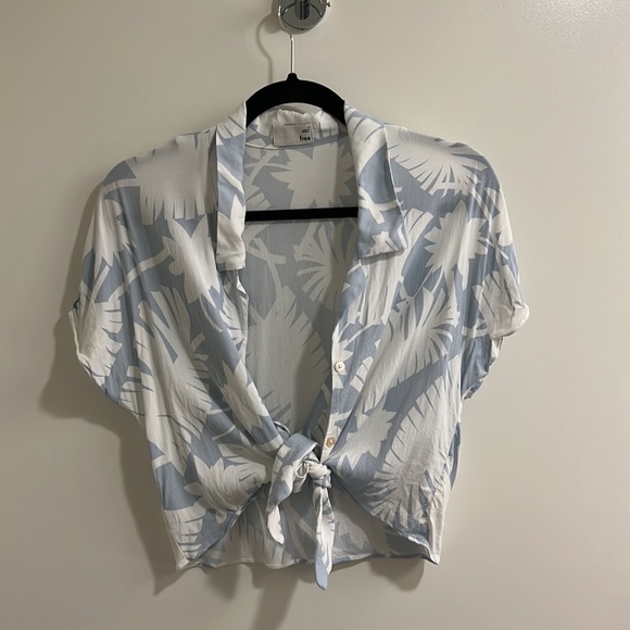 Aritzia Wilfred Free Zola Button Tie Front - Picture 1 of 7